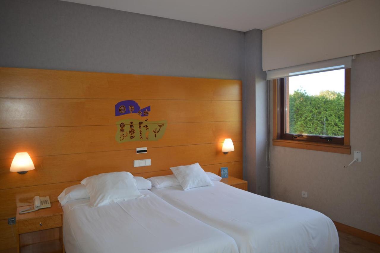 Ruta Jacobea Hotel Lavacolla Bagian luar foto