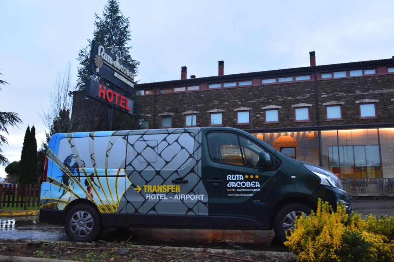 Ruta Jacobea Hotel Lavacolla Bagian luar foto