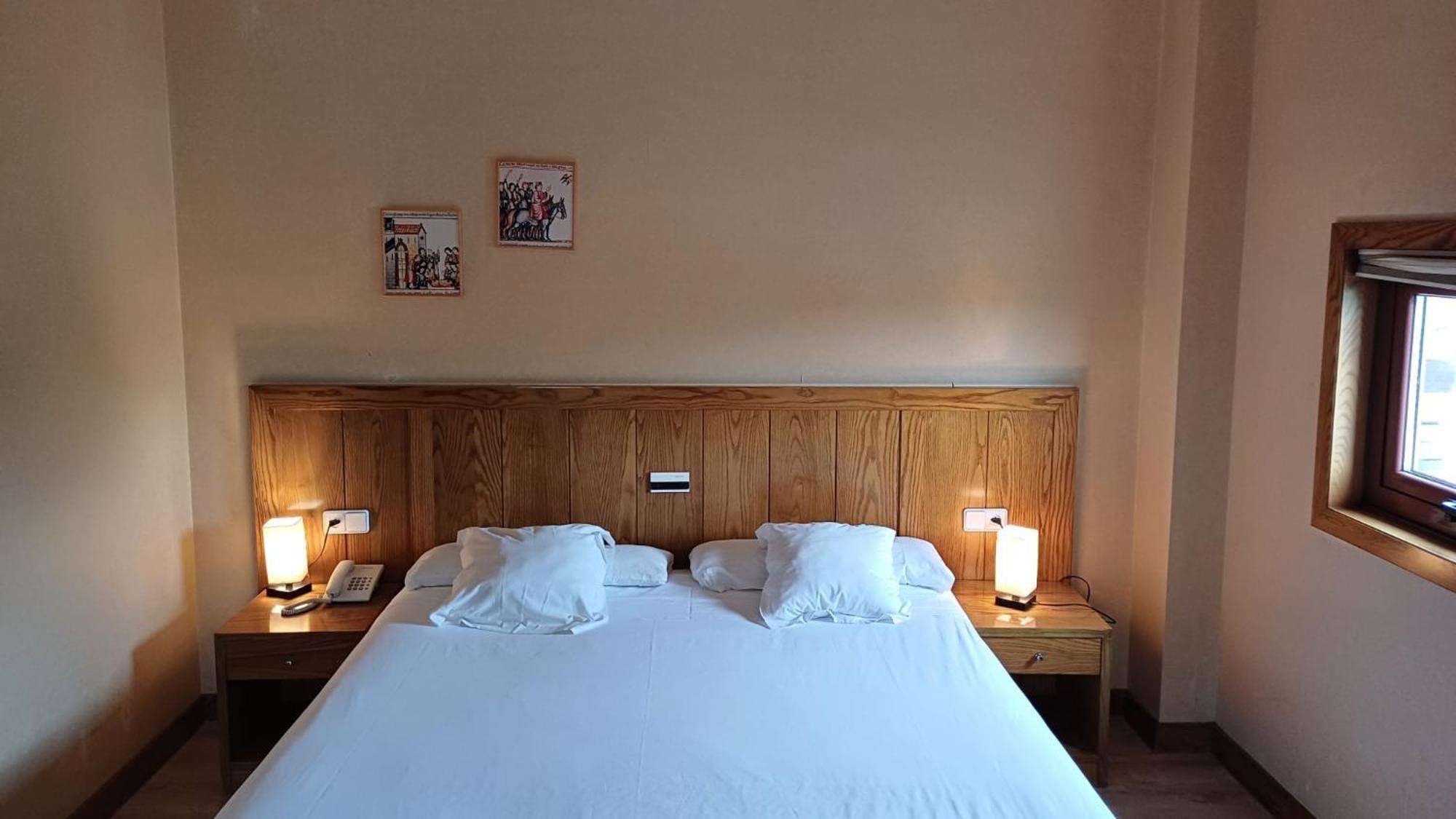 Ruta Jacobea Hotel Lavacolla Bagian luar foto