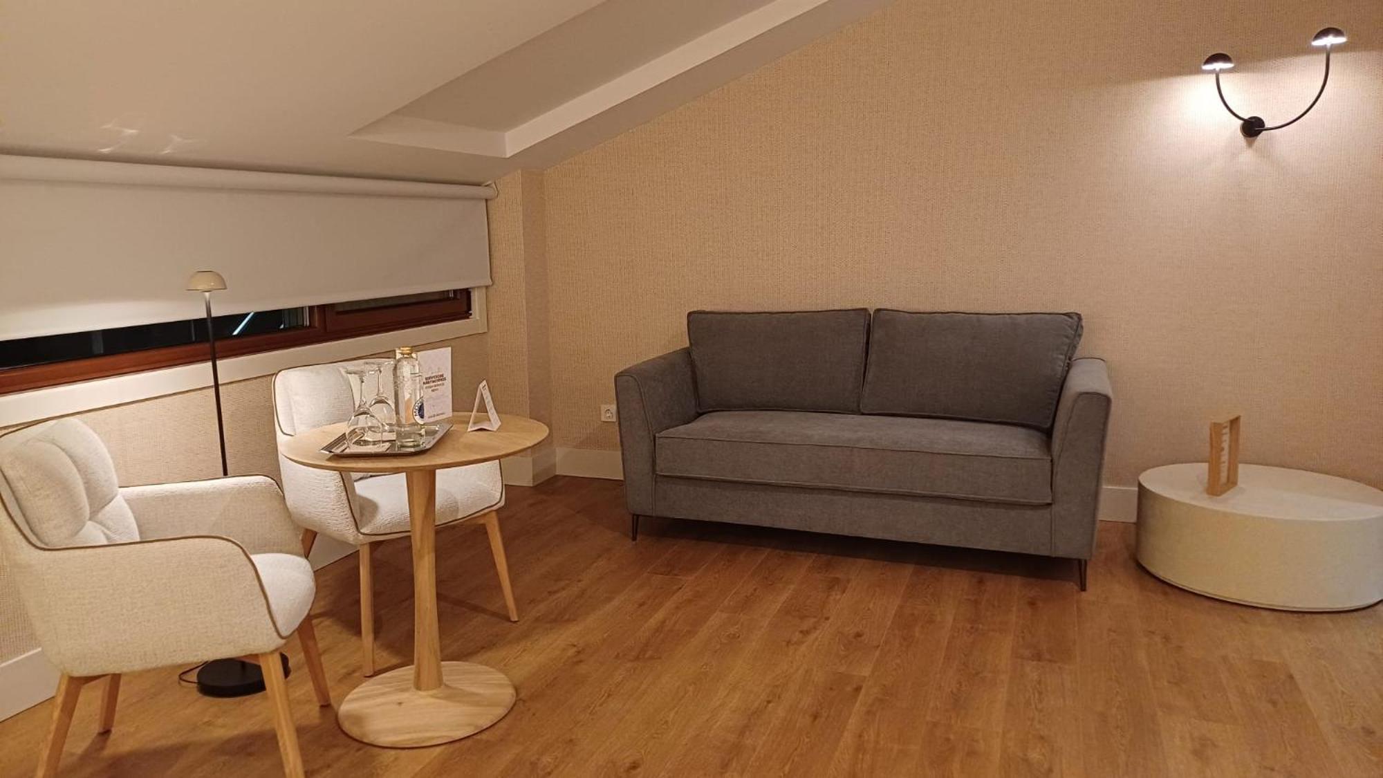 Ruta Jacobea Hotel Lavacolla Bagian luar foto