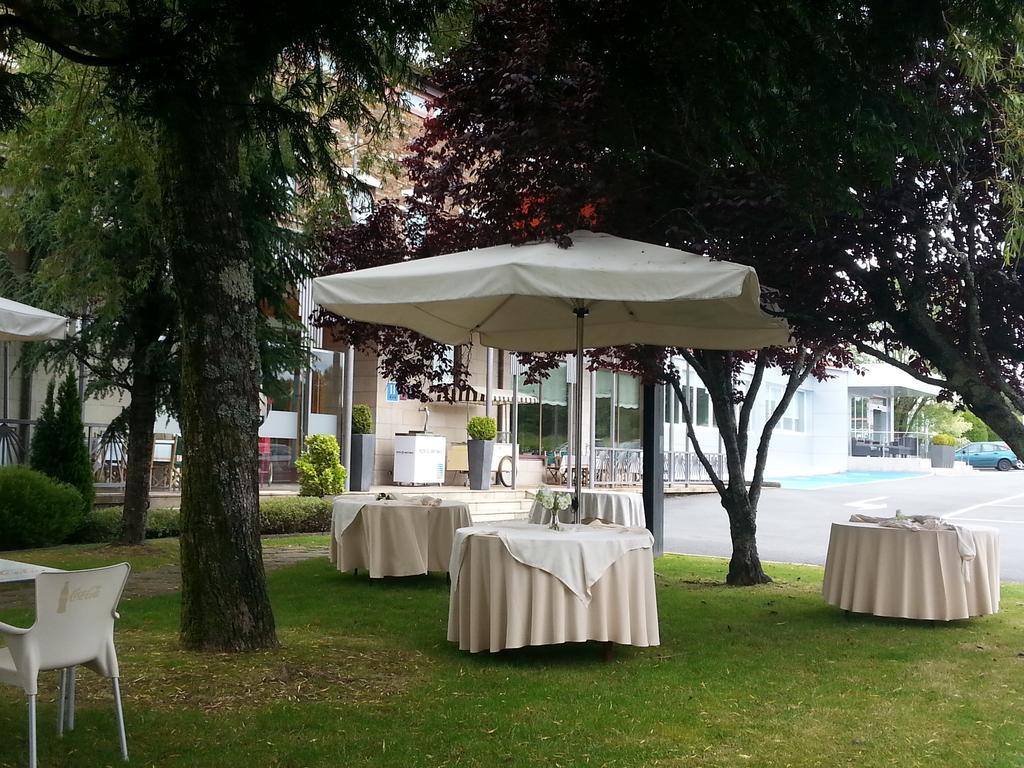 Ruta Jacobea Hotel Lavacolla Bagian luar foto