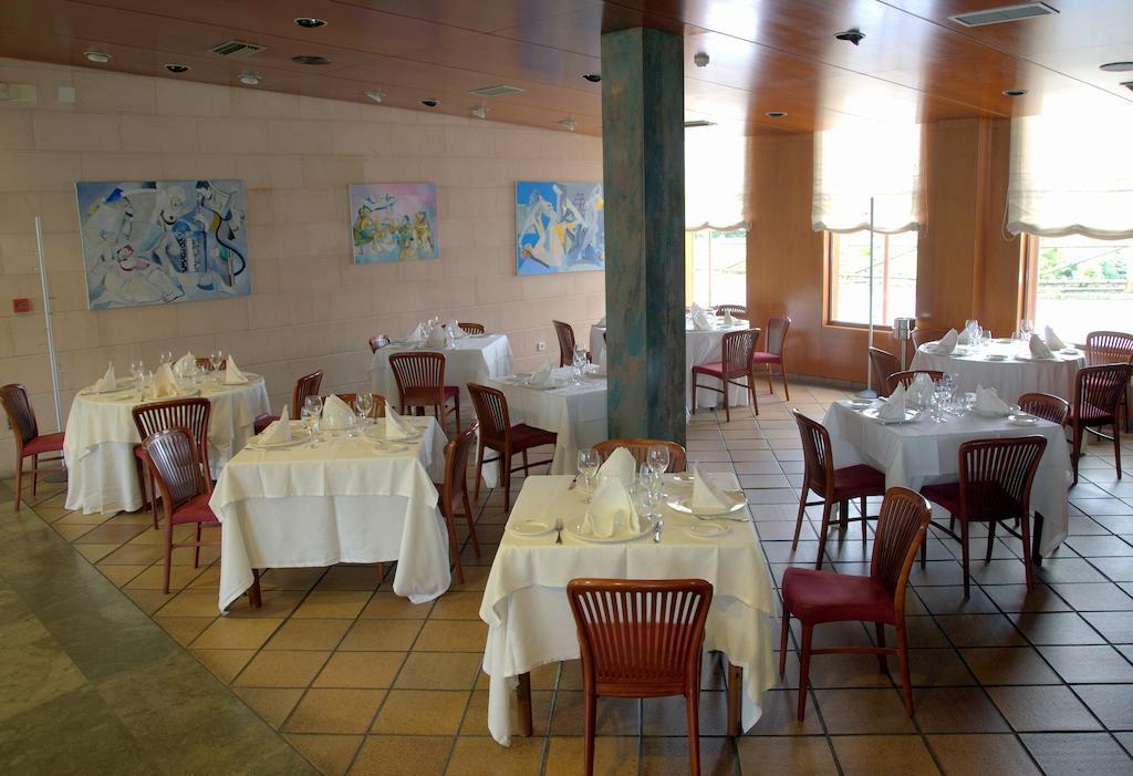 Ruta Jacobea Hotel Lavacolla Bagian luar foto